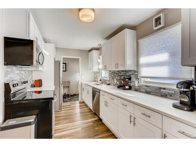 Foto del edificio - 4246 Oak Dr Ln