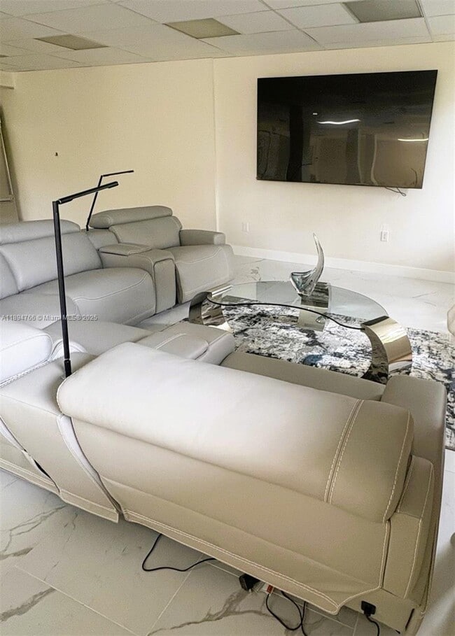 Building Photo - 900 NE 195th St