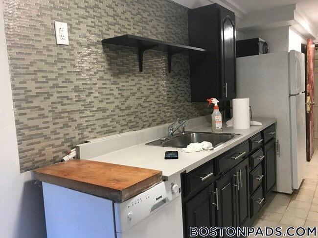 Foto del edificio - 682 Parker St
