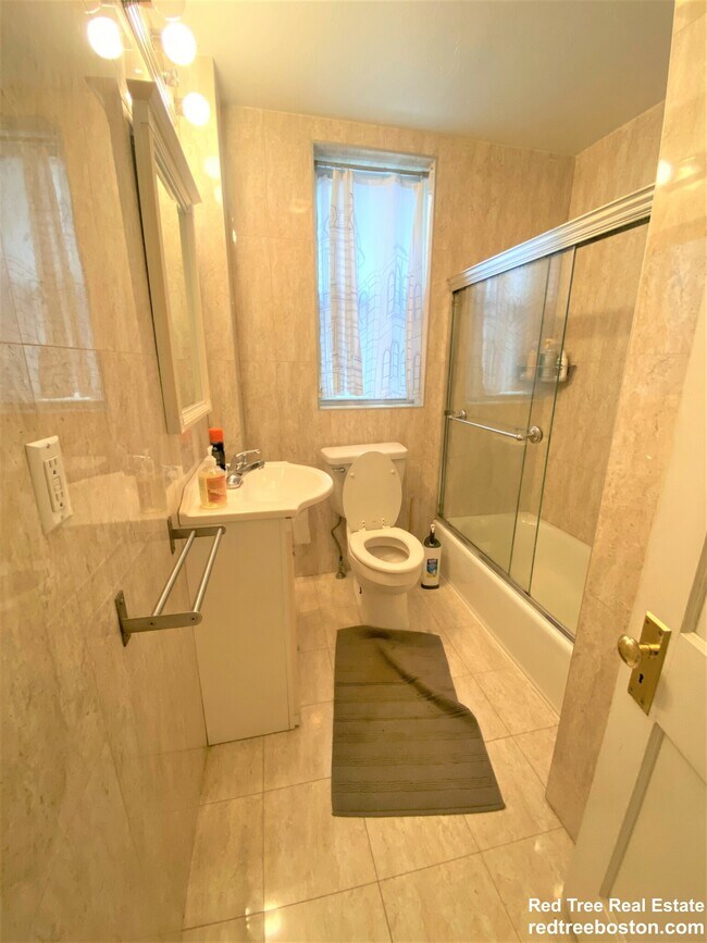 Building Photo - 71 Babcock St