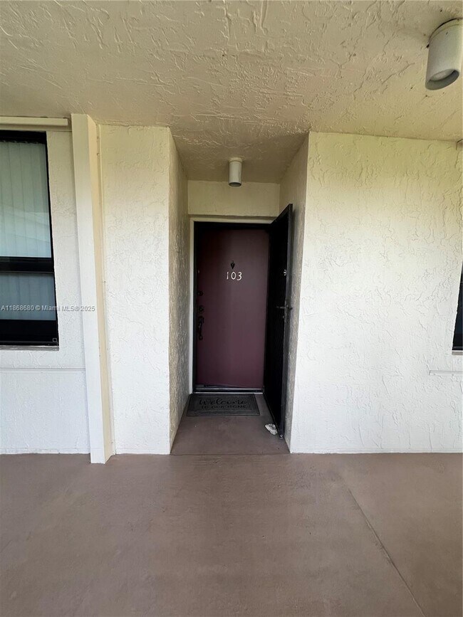 Foto del edificio - 7380 NW 1st St