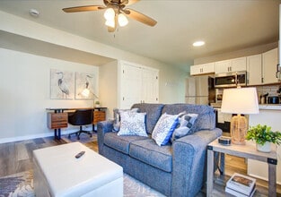 Building Photo - 156 Rodney Ct