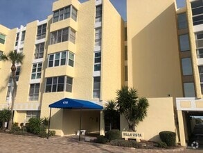 Building Photo - 4700 Ocean Beach Blvd