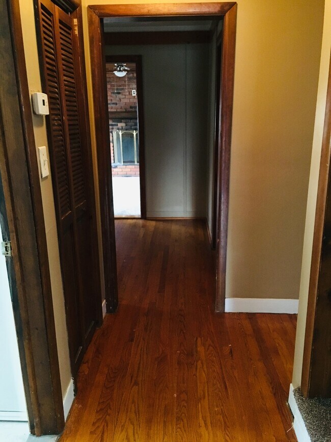 Building Photo - 3 Bedroom Bungalow in Eastpointe, MI - Sec. 8 OK