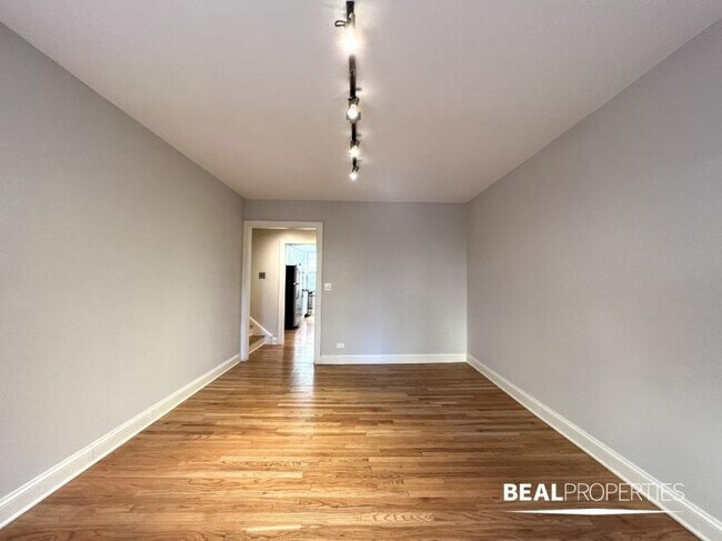 Foto del edificio - 0 bedroom in CHICAGO IL 60647