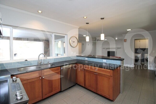 Foto del edificio - 1934 E Secretariat Dr