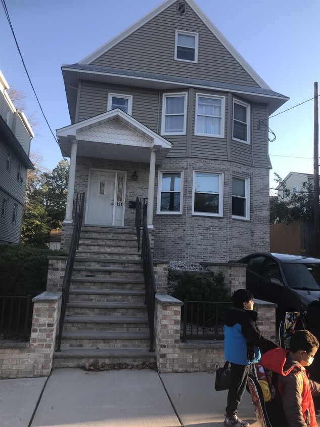 Primary Photo - 121 W 31st St