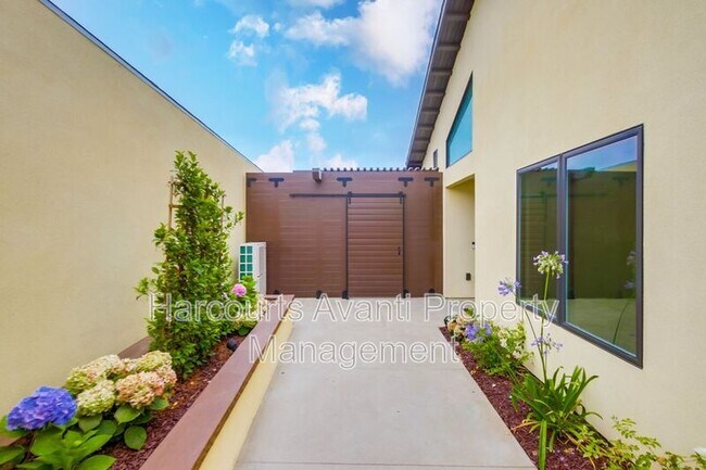Building Photo - 14066 Crest Way