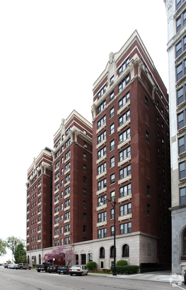 Building Photo - Hampton House