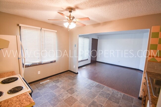 Building Photo - 2 Bedroom One Bath Duplex with garage