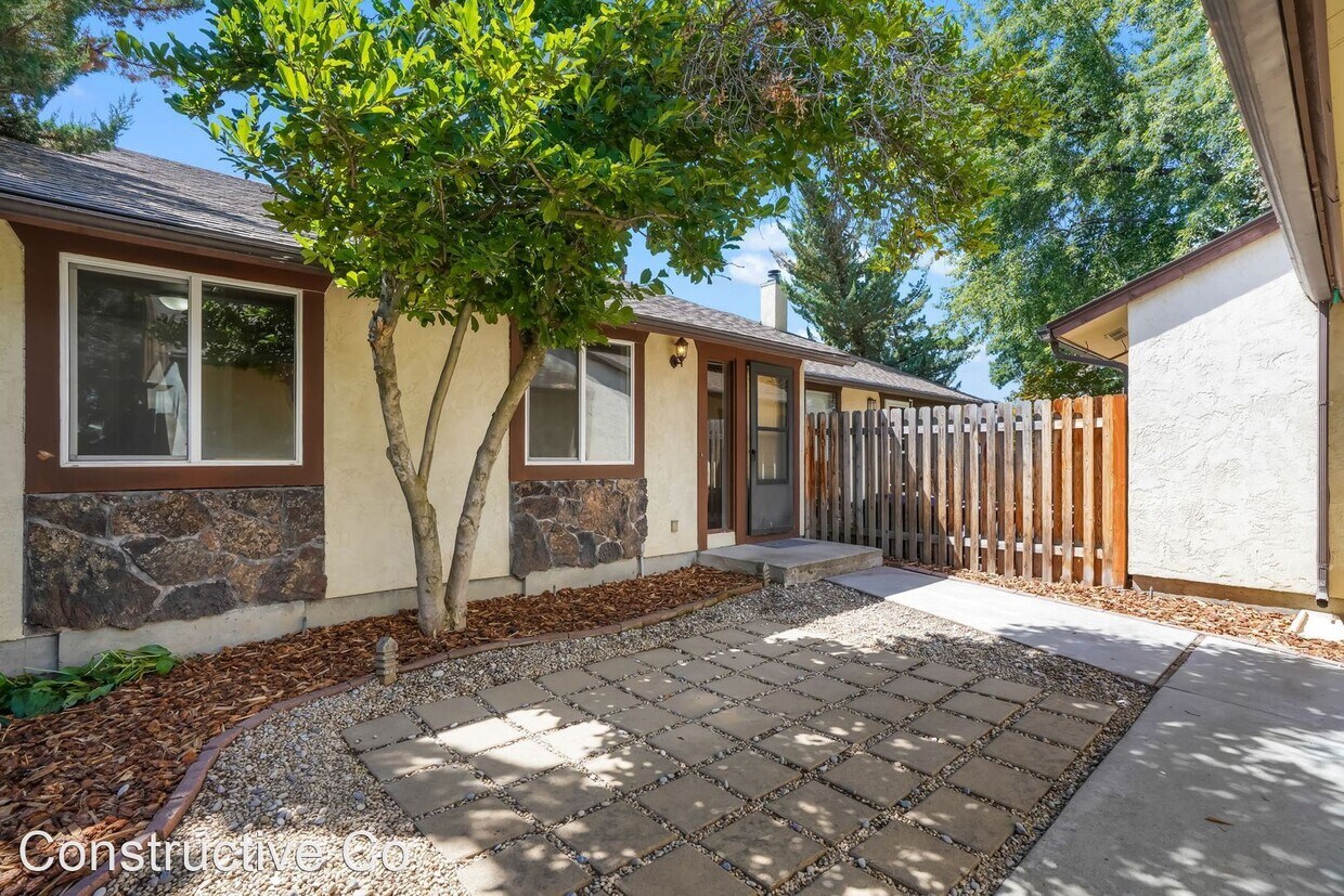 Primary Photo - 3 br, 2 bath House - 973 E Congress Street...