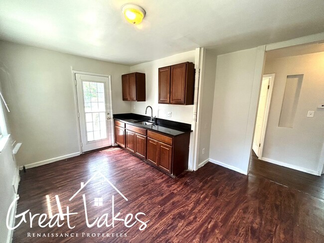 Building Photo - Beautiful 3 Bedroom / 1 Bathroom Bungalow ...
