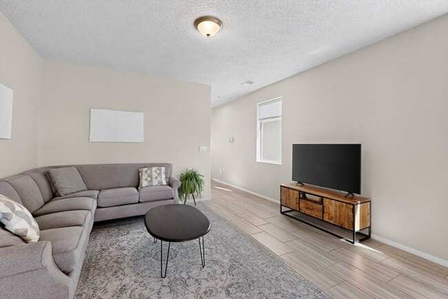 Building Photo - 832 Amatista Lp SE