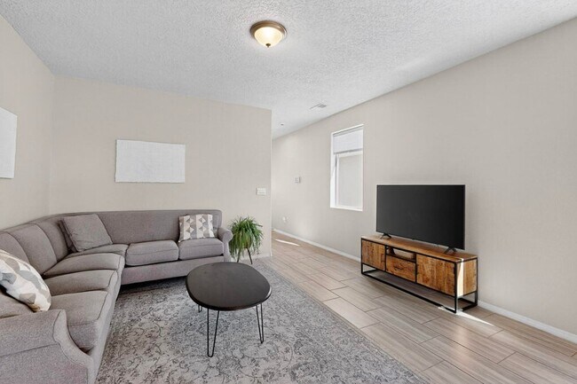 Foto del edificio - 832 Amatista Lp SE