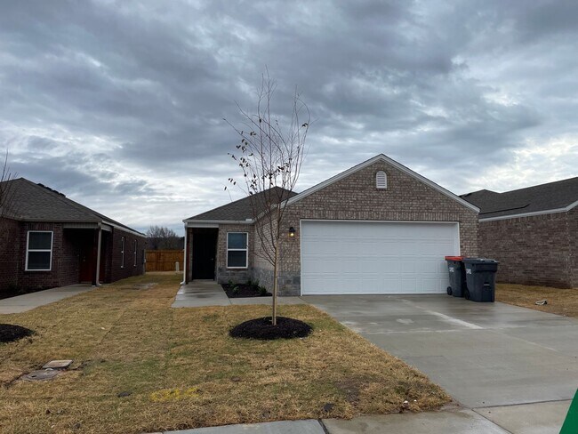 Foto del edificio - *Pick Your Perk Move In Promo*Three Bedroo...