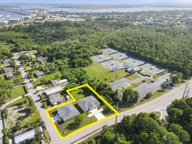 Foto del edificio - 322 NW Baker Rd