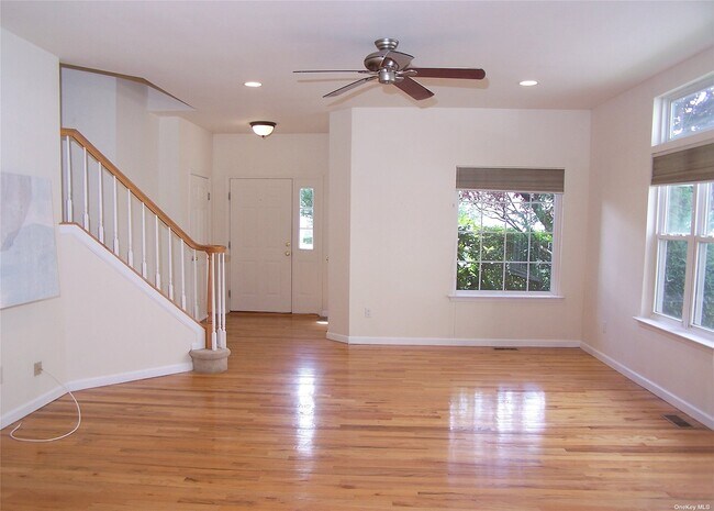 Foto del edificio - 63 Sunflower Ridge Rd