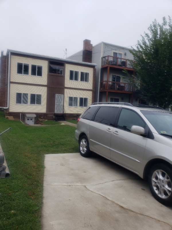 Building Photo - 5114 Fort Totten Dr NE
