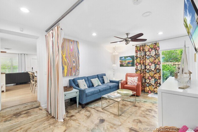 Building Photo - 1601 S Palmway