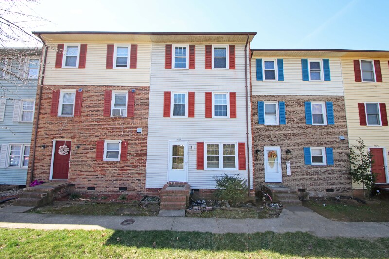 Primary Photo - 1410 Country Club Ct