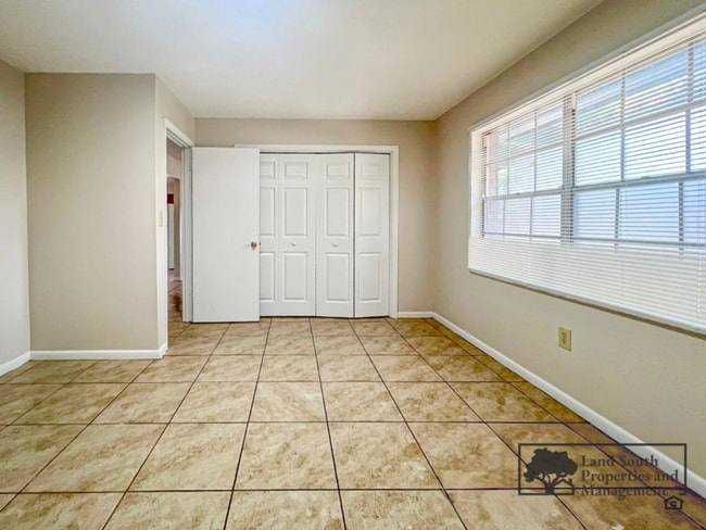 Building Photo - 2628 S Palmeden Dr