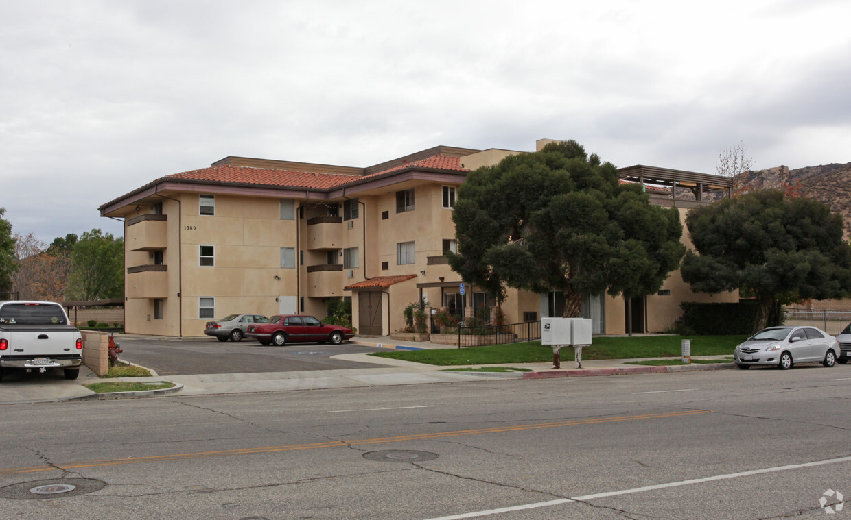 Regency Apartments Apartments In Simi Valley