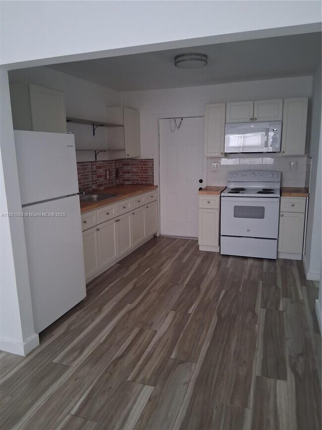 Foto del edificio - 2710 NW 6th St