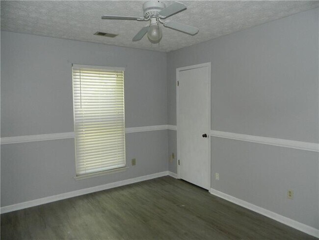 Foto del edificio - 4369 Buckingham Pl