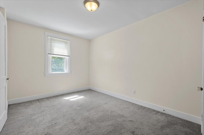Building Photo - 915 Chartiers Ave