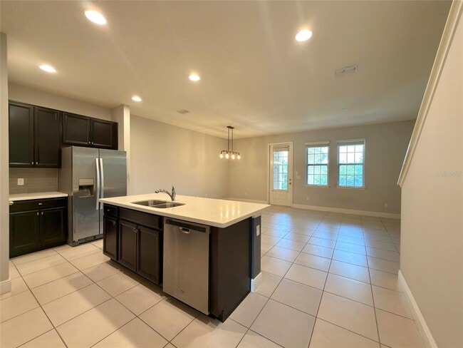 Foto del edificio - 15381 Honeybell Dr