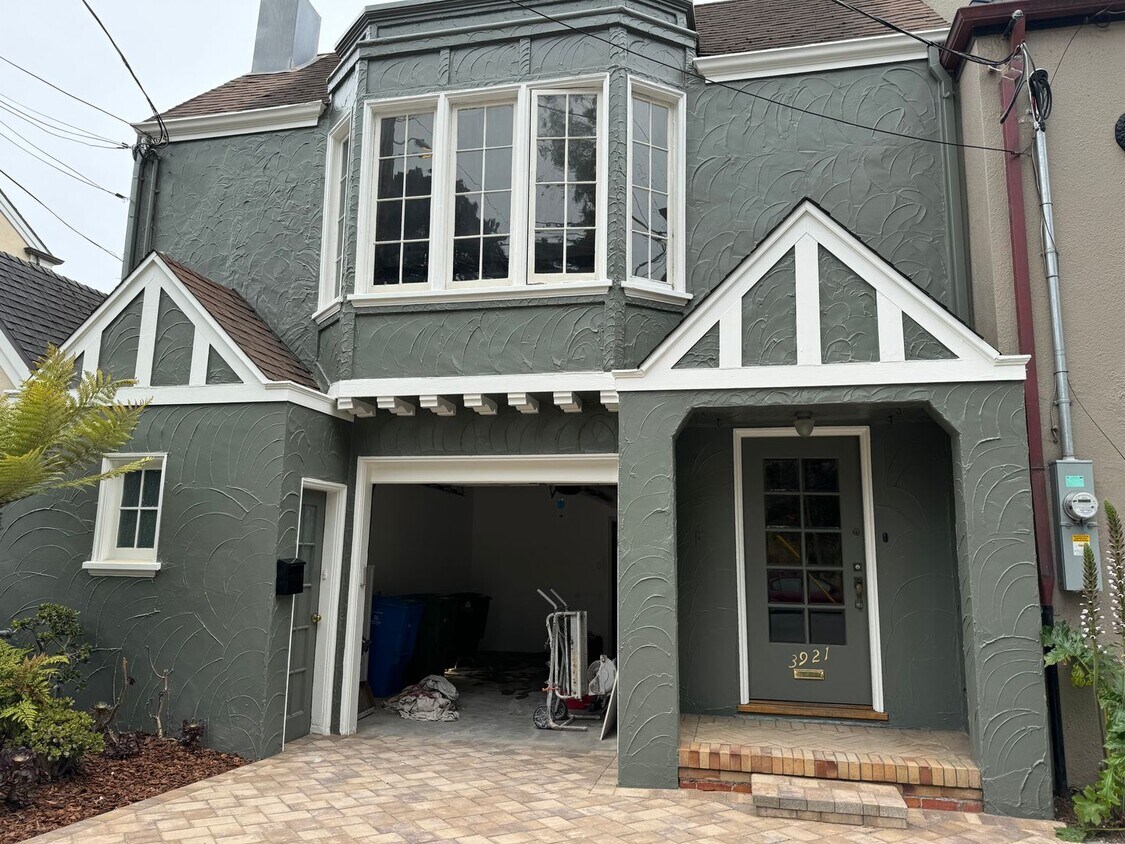 Primary Photo - Classic Outer Richmond Home