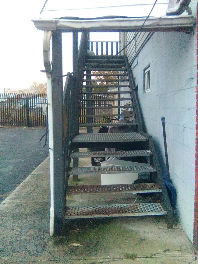 Foto del edificio - 516 Lincoln Hwy