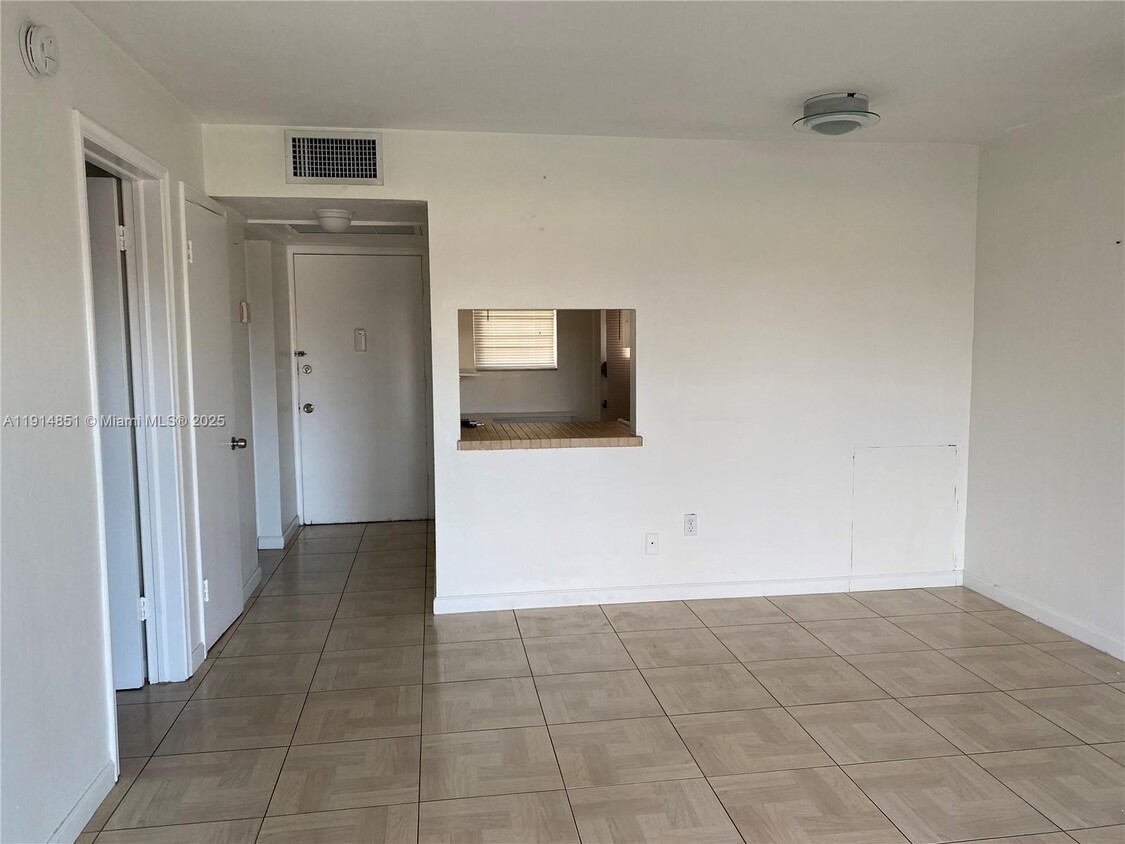 Foto principal - 20200 NE 27th Ct