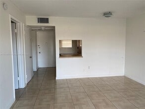 Building Photo - 20200 NE 27th Ct