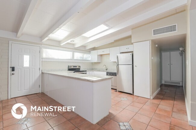 Foto del edificio - 5913 E Lester Dr