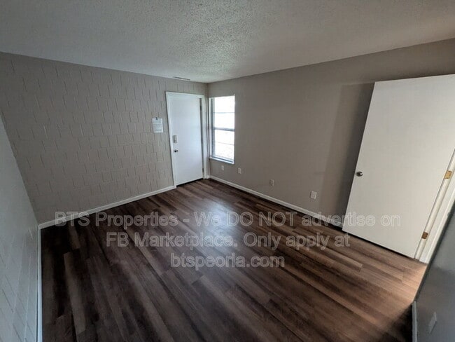 Building Photo - 3426 W Dorchester Ridge