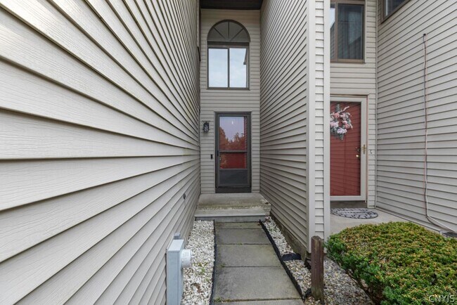 Foto del edificio - 8457 Bubbling Springs Dr