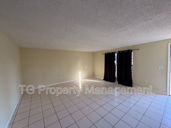 Building Photo - 7045 Prellie St