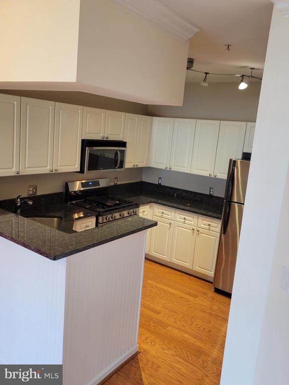 Foto del edificio - 2109 Highcourt Ln