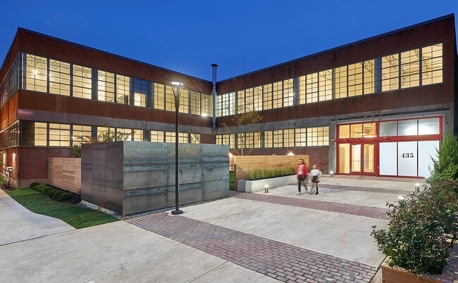 Building Photo - Circle F Lofts