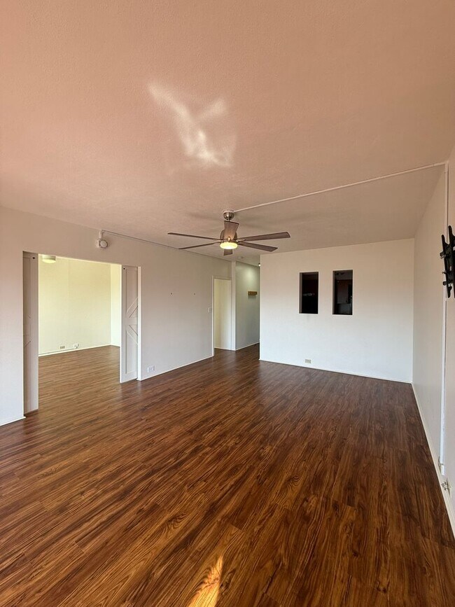 Foto del edificio - 1br/1ba/1pkg Condo w/Large Lanai PETS NEGOTIABLE!