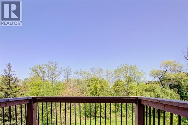 Photo du bâtiment - 445 Ontario St S