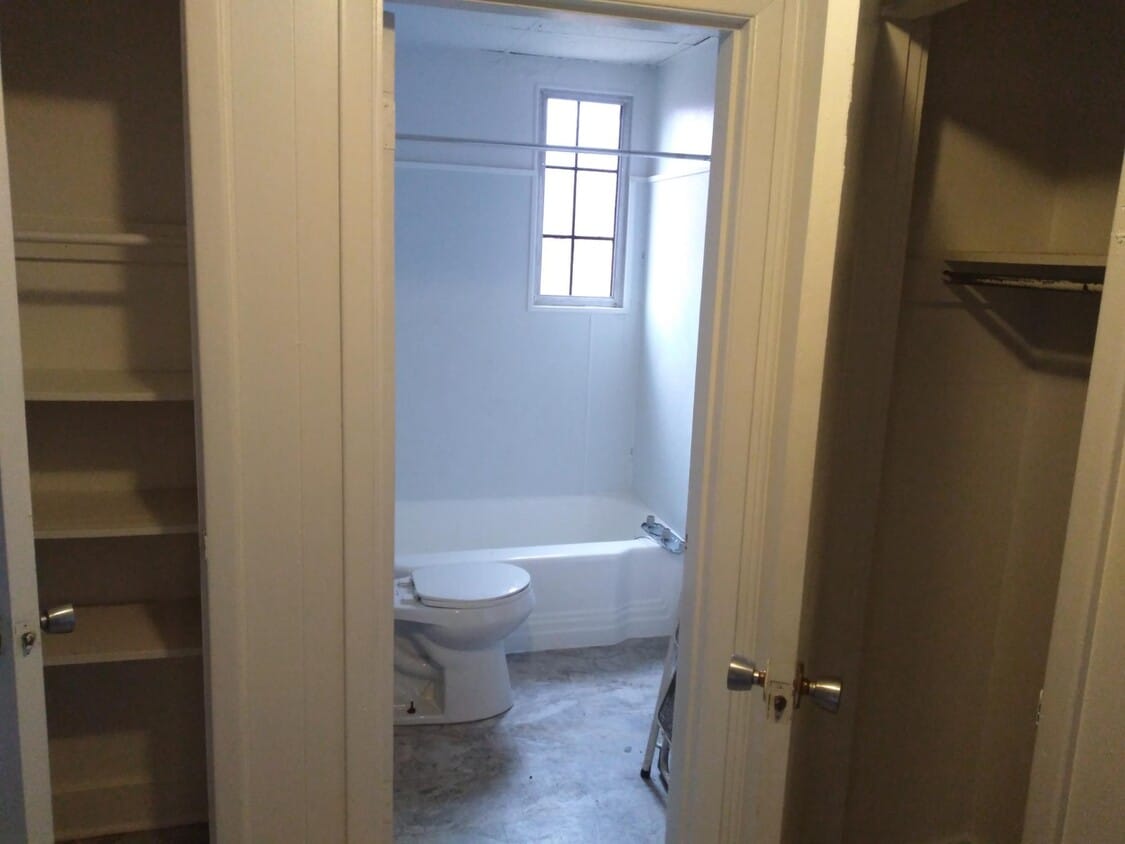 Foto principal - 1028 E 5th St