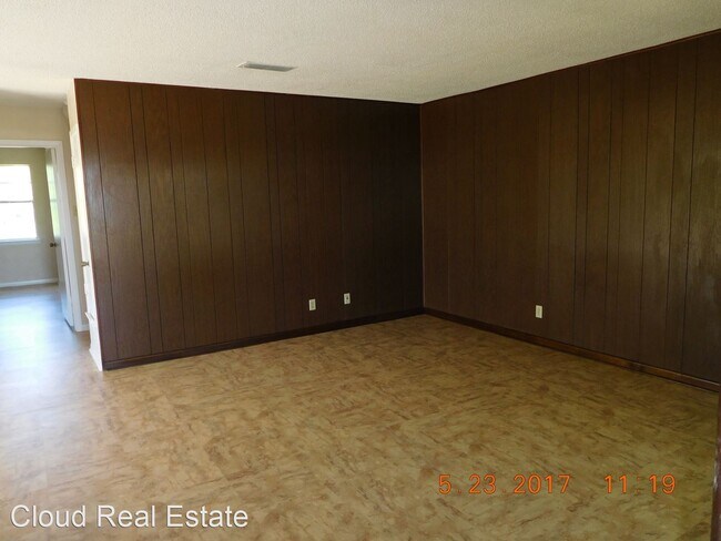 Building Photo - 402 Skyline Ave