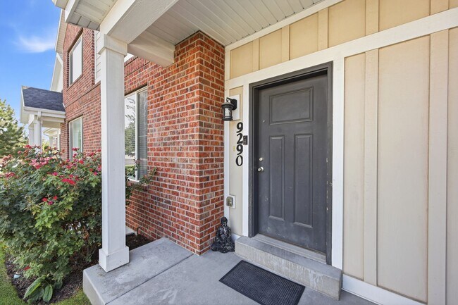 Building Photo - 9290 S Rose Cottage Way