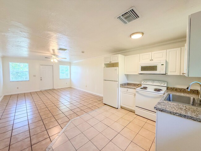 Building Photo - 3075 Floweva St