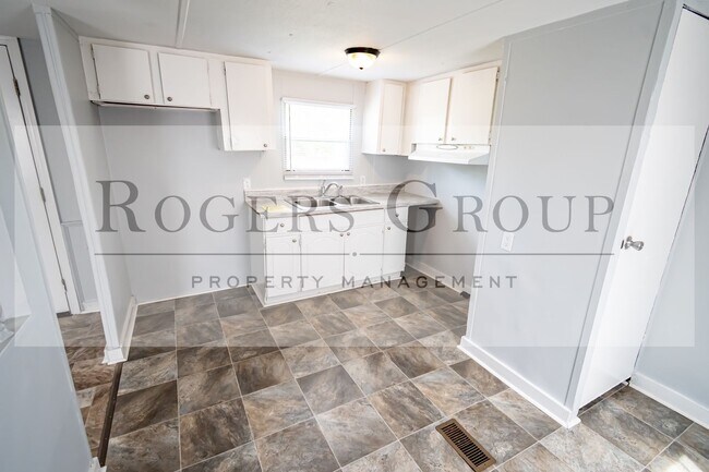 Foto del edificio - 385 Julian Smith Rd