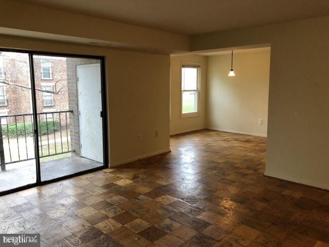 Building Photo - 818 Quince Orchard Blvd