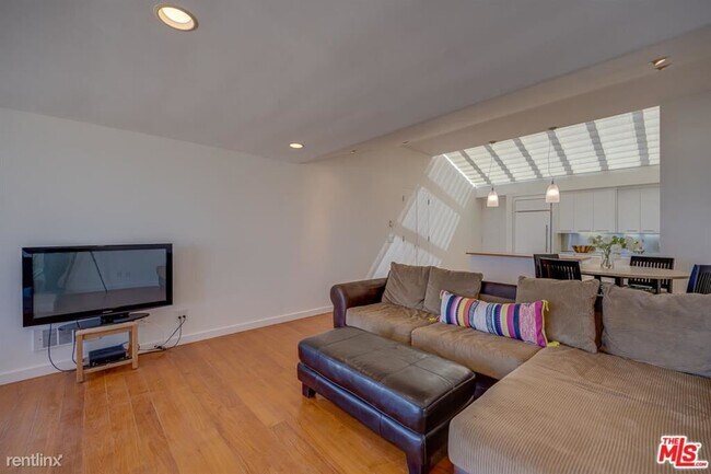 Building Photo - 1 br, 1 bath Condo - 6 Northstar St Unit 303
