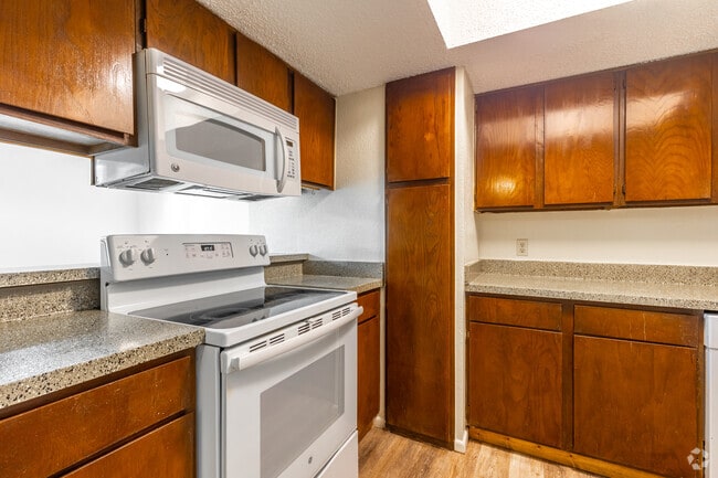 2 habitaciones, 2 baños - 1136 pies cuadrados - Cocina - Midland Village Apartments